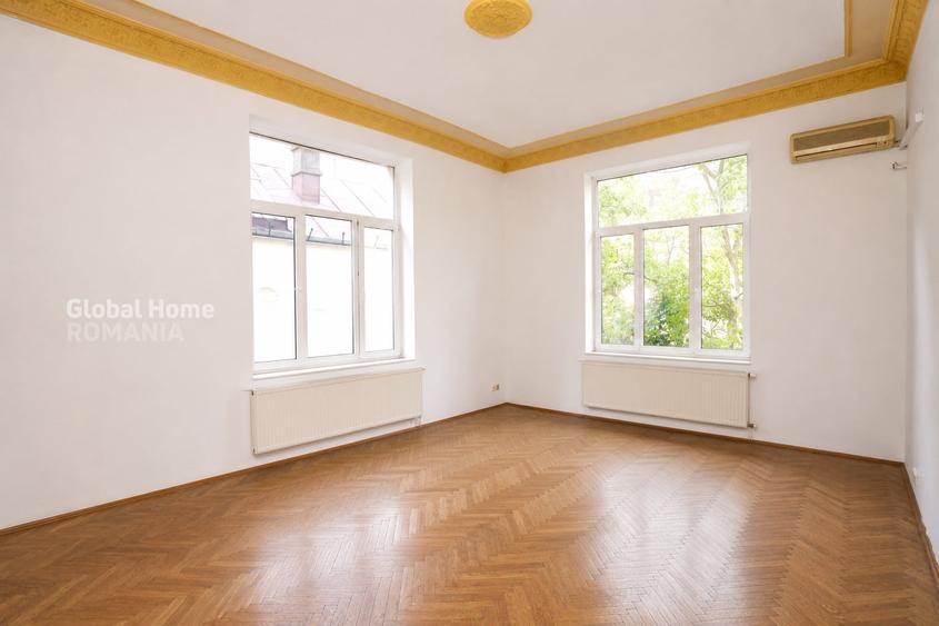 Casă individuală cu 11 camere cu Canalizare în Ultracentral