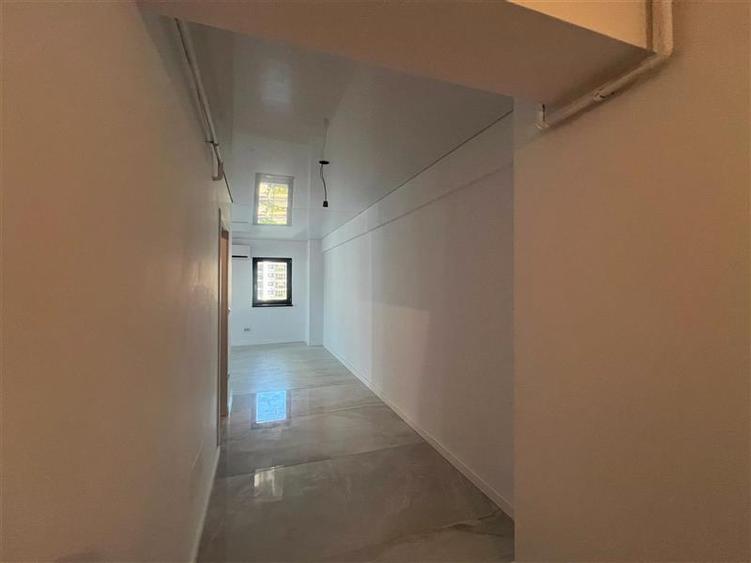 Apartament cu 3 camere semidecomandat în Aeroport