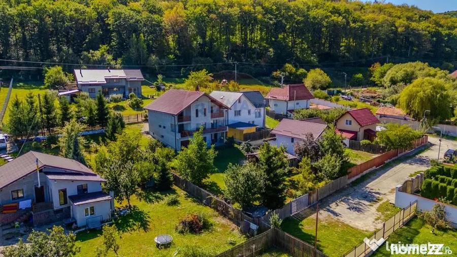 Casă cu 7 camere cu Teren 953 Mp în Colonia 1 Mai