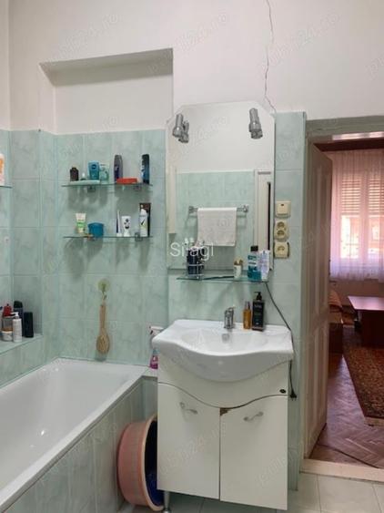 Vand casa , situata central , str.T.Grozavescu nr.25