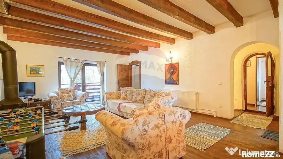 Casă cu 16 camere cu Teren 1368 Mp în Timișu de Sus