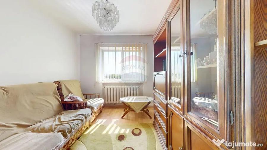 Apartament cu 3 camere decomandat în Central