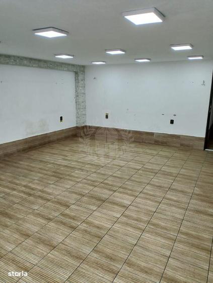 Casă cu 10 camere cu Teren 350 Mp în Central