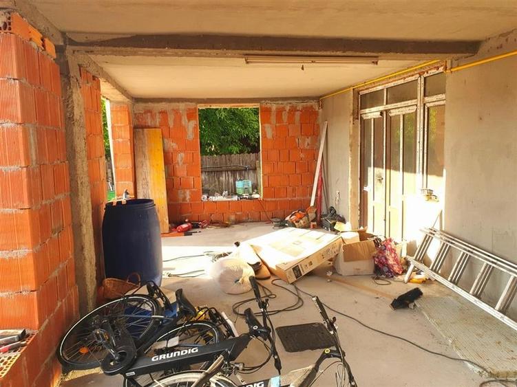 Casă individuală cu 5 camere cu Teren 1480 Mp în Biharia