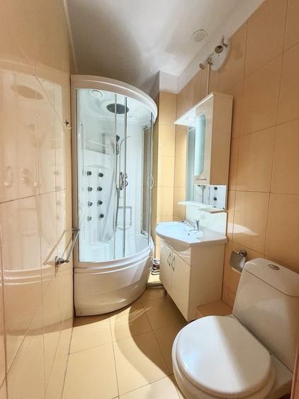 Apartament cu 4 camere decomandat în Central
