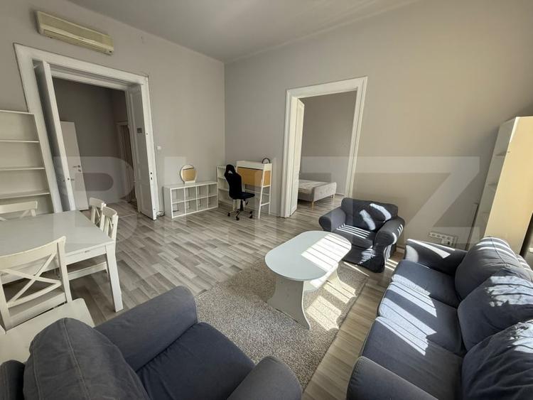 Apartament cu 2 camere semidecomandat, mobilat în Central