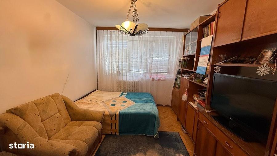 Apartament cu 3 camere decomandat în Tătărași