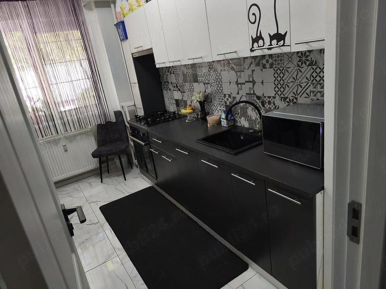 Apartament cu 3 camere decomandat în Berceni