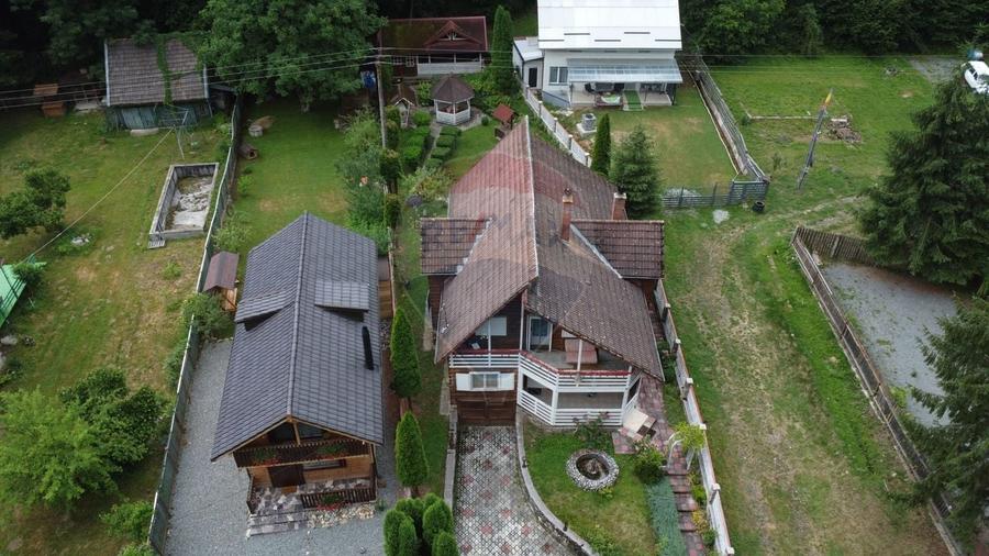 Casă individuală cu 7 camere cu Teren 600 Mp în Frăsinet