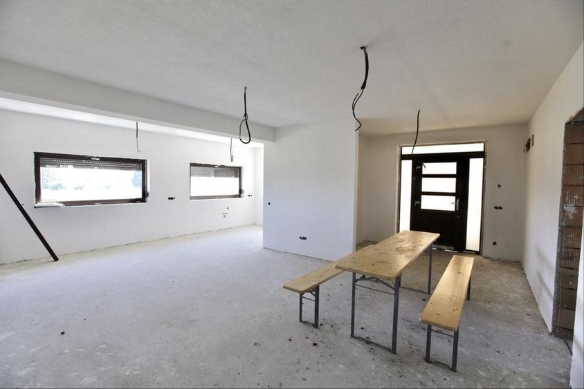 Casă cu 4 camere în Central