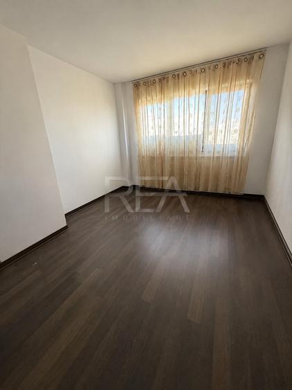 Apartament cu 3 camere decomandat, mobilat în Drumul Taberei