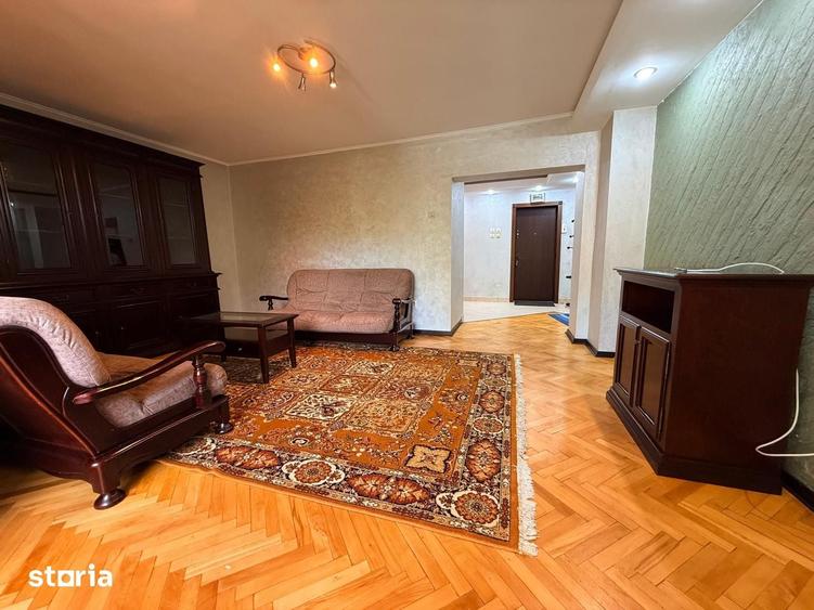 Apartament cu 4 camere decomandat în Central