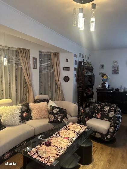 Casă cu 4 camere decomandat în Cornu
