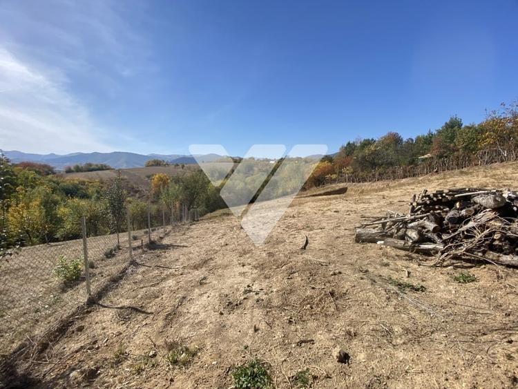 Teren Construcții intravilan de 1744 mp, în Periferie