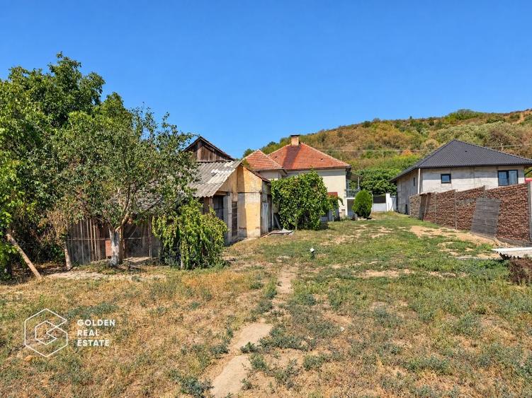 Casă individuală cu 7 camere cu Canalizare în Păuliș