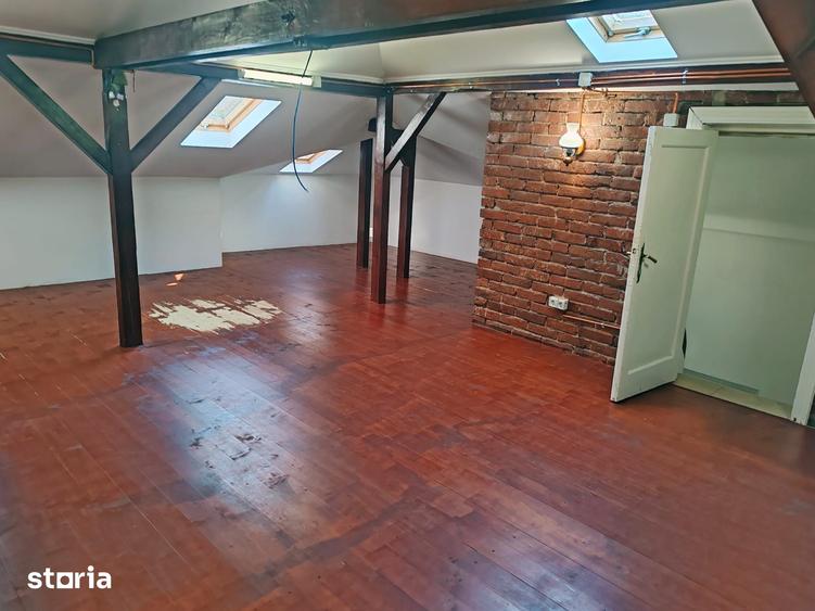 Casă cu 10 camere cu Teren 150 Mp în Cotroceni