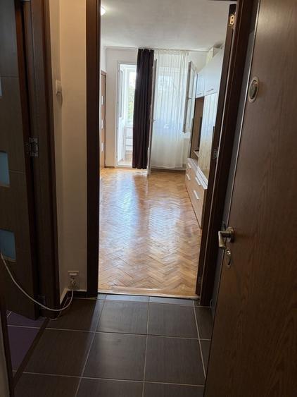 Garsonieră decomandată în Titan