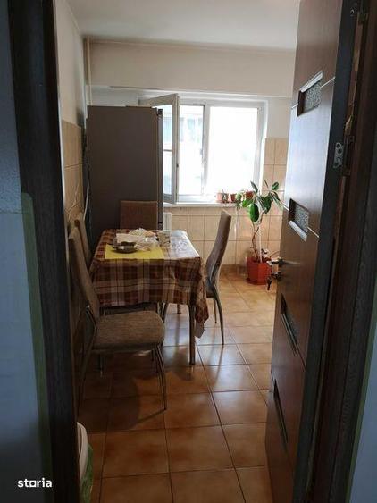Apartament cu 3 camere decomandat în Casa de Cultură