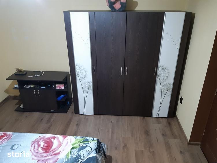 Casă cu 7 camere cu Teren 1702 Mp în Groși