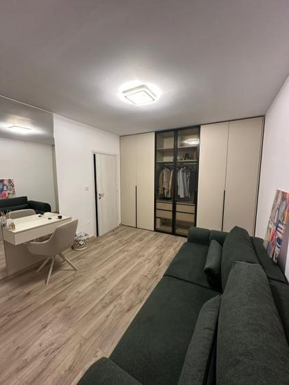 Apartament cu 3 camere decomandat în E3
