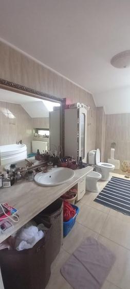 Casă individuală cu 5 camere cu Canalizare în Traian