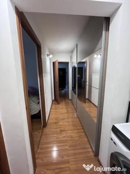 Apartament cu 3 camere decomandat, mobilat în Craiovița Nouă