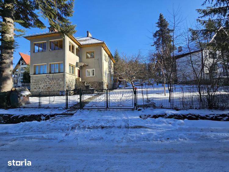 Casă cu 10 camere cu Teren 1034 Mp în Cabana Vânătorilor