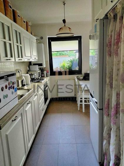 Apartament cu 3 camere semidecomandat, mobilat în Borhanci
