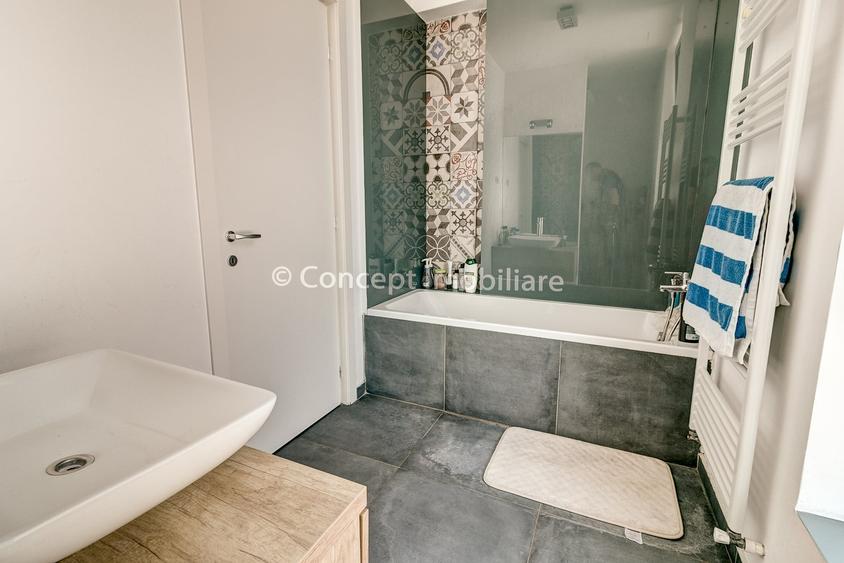 Casă cu 4 camere cu Piscina în Central