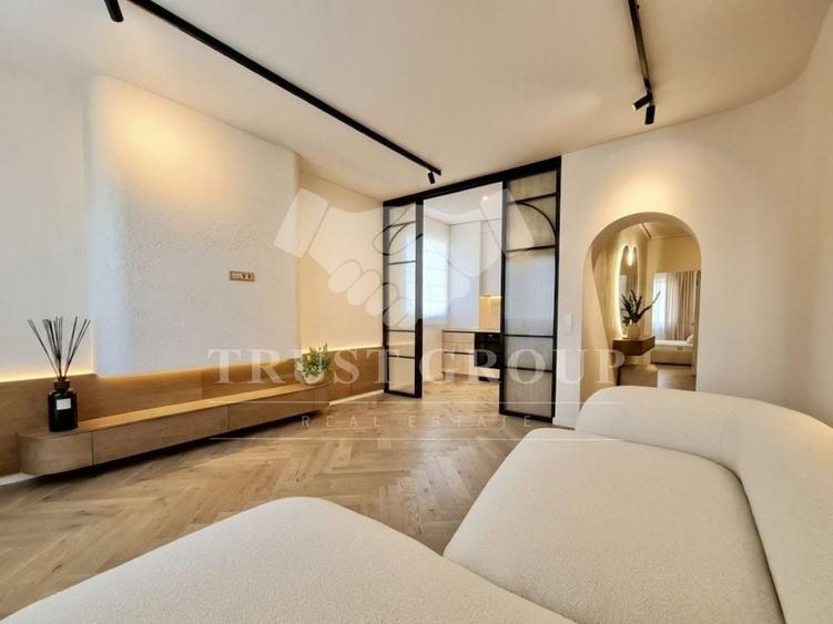 Apartament cu 3 camere decomandat, mobilat în P-ța Unirii