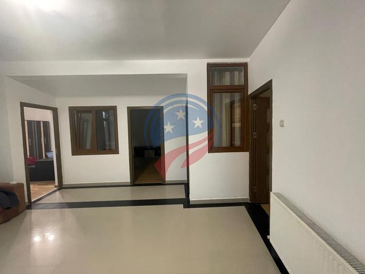 Casă individuală cu 4 camere cu Canalizare în Central