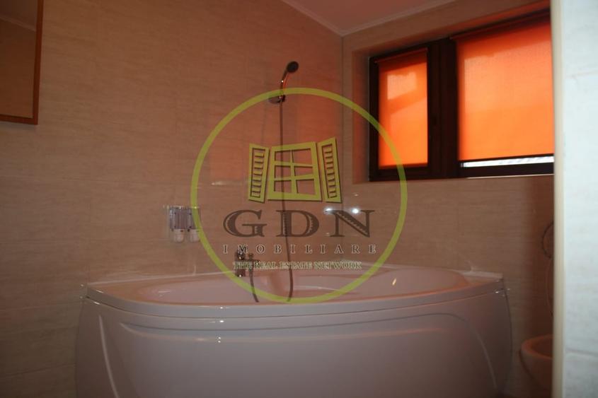 Hotel/Pensiune, de 305 mp, în Piața