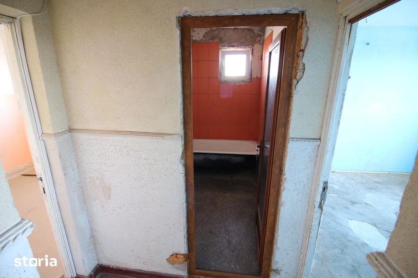 Apartament cu 3 camere decomandat în Micro 20
