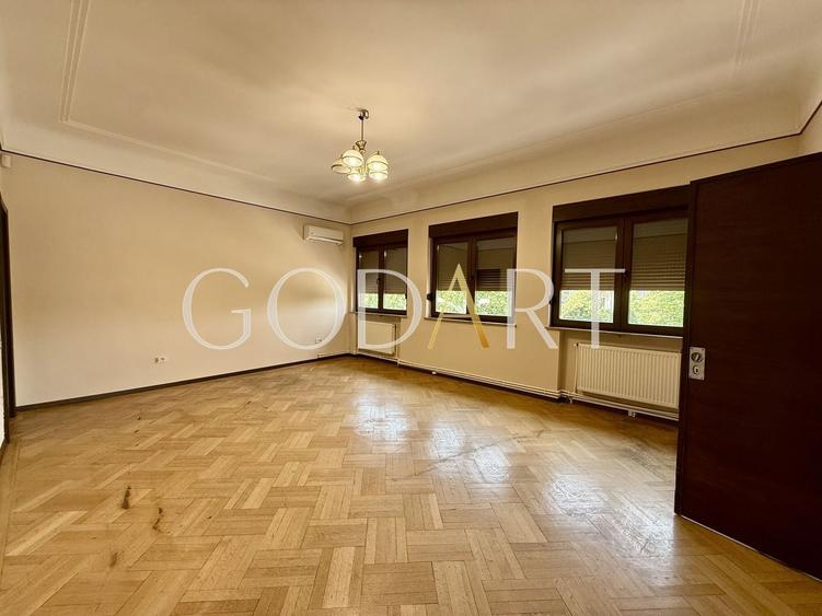 Apartament cu 5 camere decomandat în Dorobanți