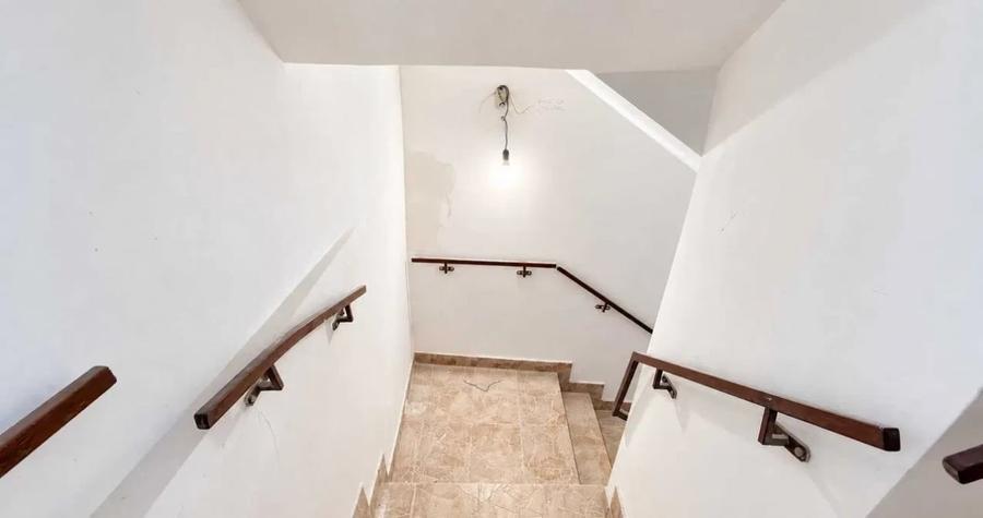 Apartament cu 4 camere în Bărăbanț