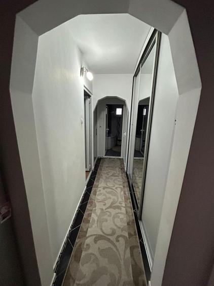 Apartament cu 3 camere decomandat în Micro 17
