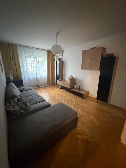 Apartament cu 2 camere decomandat, mobilat în Central