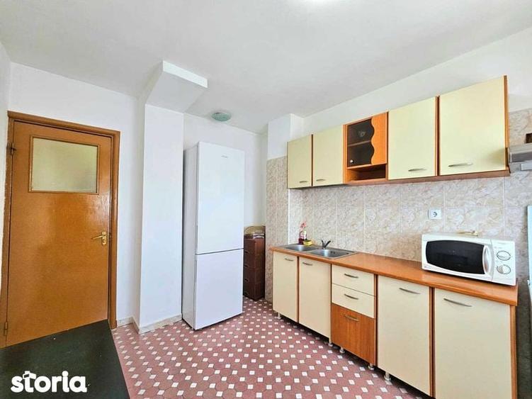 Apartament cu 3 camere decomandat în Tineretului