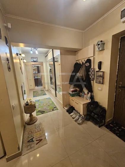 Apartament cu 3 camere decomandat, mobilat în Titan
