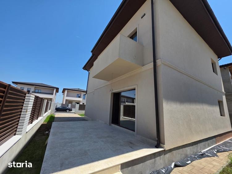 Casă cu 5 camere cu Teren 324 Mp în Fundeni