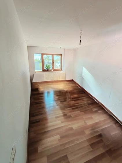 Casă cu 5 camere cu Teren 1644 Mp în Văcărești