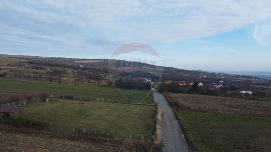 Teren agricol extravilan de 19375 mp, în Dâmbul Rotund