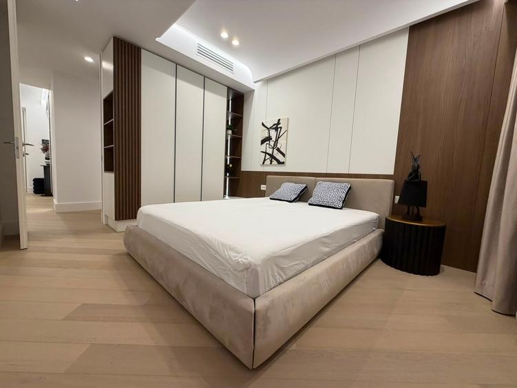 Apartament cu 3 camere semidecomandat, mobilat în Voluntari