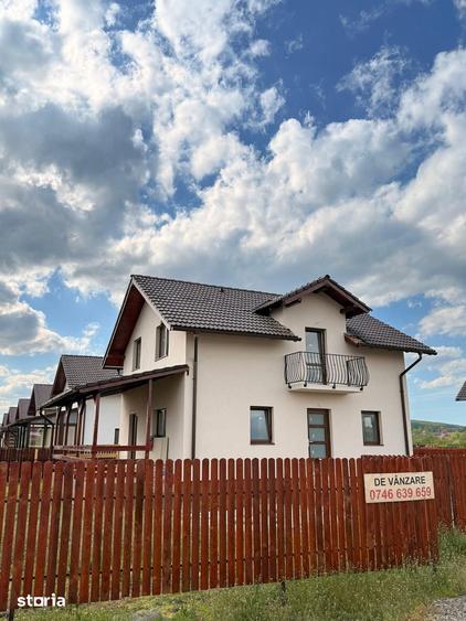 Casă cu 4 camere cu Teren 402 Mp în Central