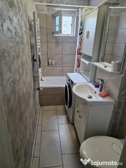 Apartament cu 3 camere semidecomandat în Central