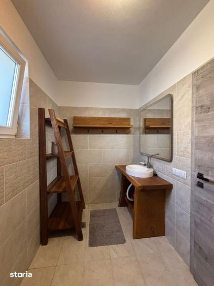 Casă cu 4 camere cu Teren 240 Mp în Central
