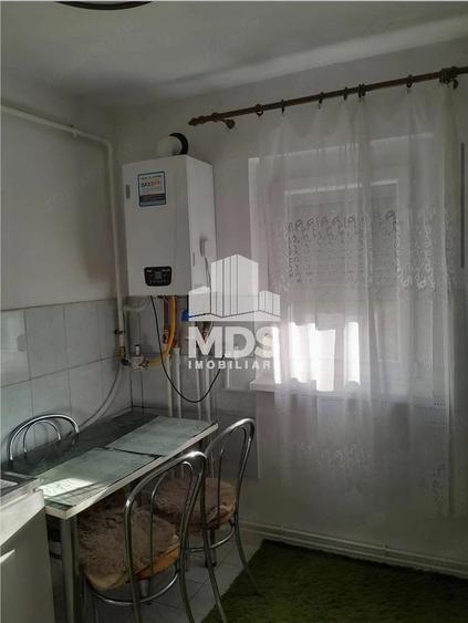 Apartament cu 3 camere semidecomandat, mobilat în Girocului