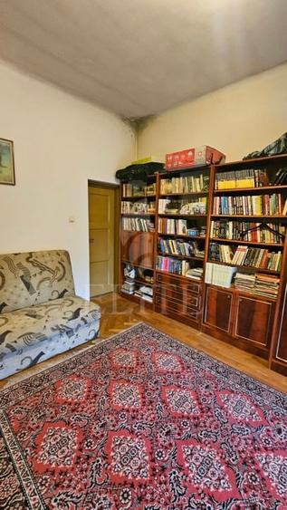 Apartament cu 3 camere semidecomandat în Central