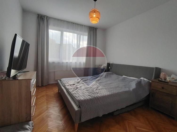 Apartament cu 3 camere decomandat în Săsar