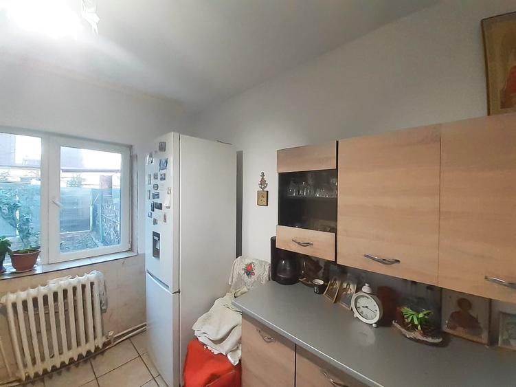 Casă cu 3 camere cu Teren 400 Mp în Podul de Piatră